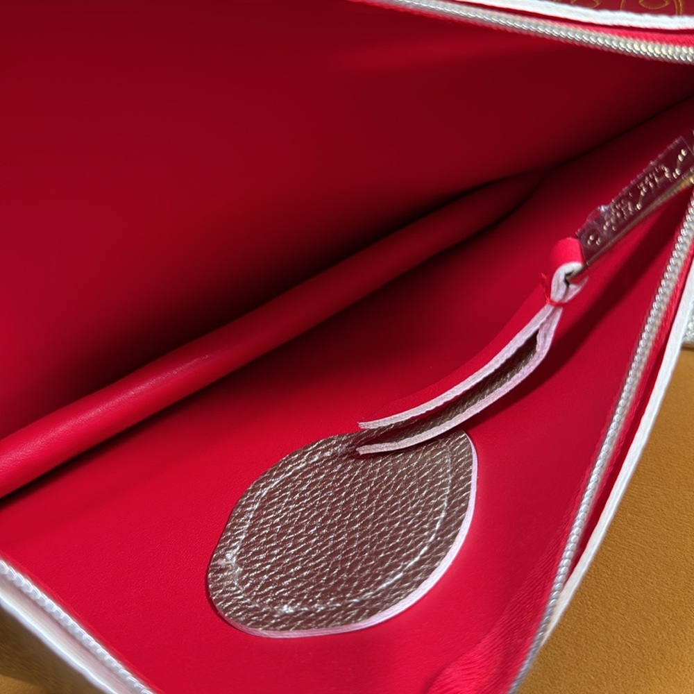 3 pcs.  Shiseido Gold & Red Makeup Pouch - Picture 3 of 7